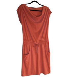 North Face scoop neck orange dress size medium, has pockets!